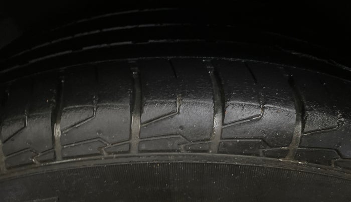 2017 Hyundai Creta SX PLUS AT 1.6 PETROL, Petrol, Automatic, 76,258 km, Left Rear Tyre Tread