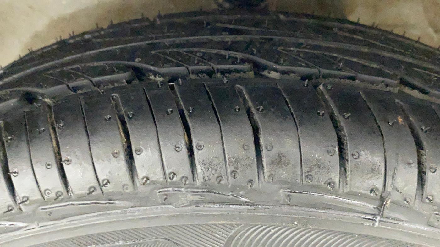 2018 Maruti Alto 800 LXI, Petrol, Manual, 50,523 km, Left Front Tyre Tread