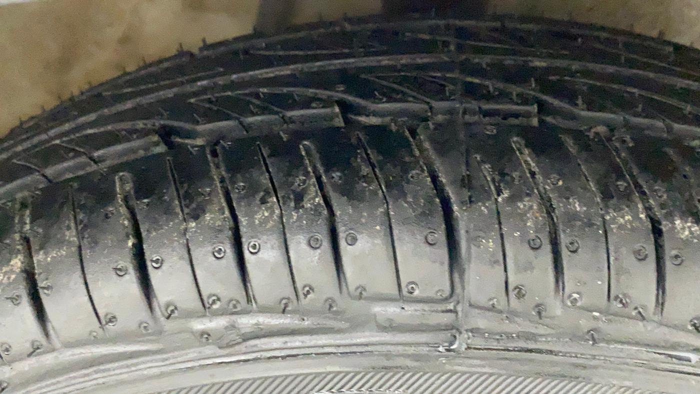 2018 Maruti Alto 800 LXI, Petrol, Manual, 50,523 km, Right Front Tyre Tread