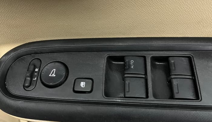 2016 Honda Amaze 1.2L I-VTEC S, Petrol, Manual, 42,327 km, Driver Side Door Panels Control