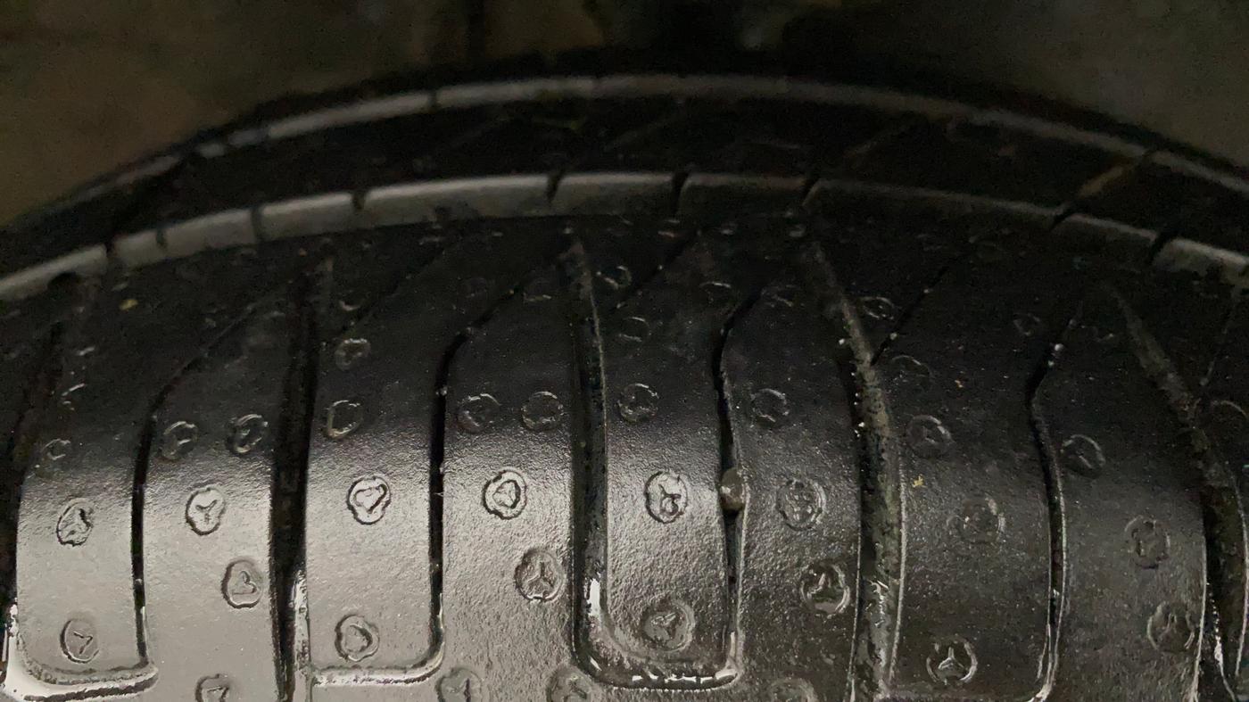 2015 Maruti Alto K10 VXI, Petrol, Manual, 38,240 km, Right Front Tyre Tread