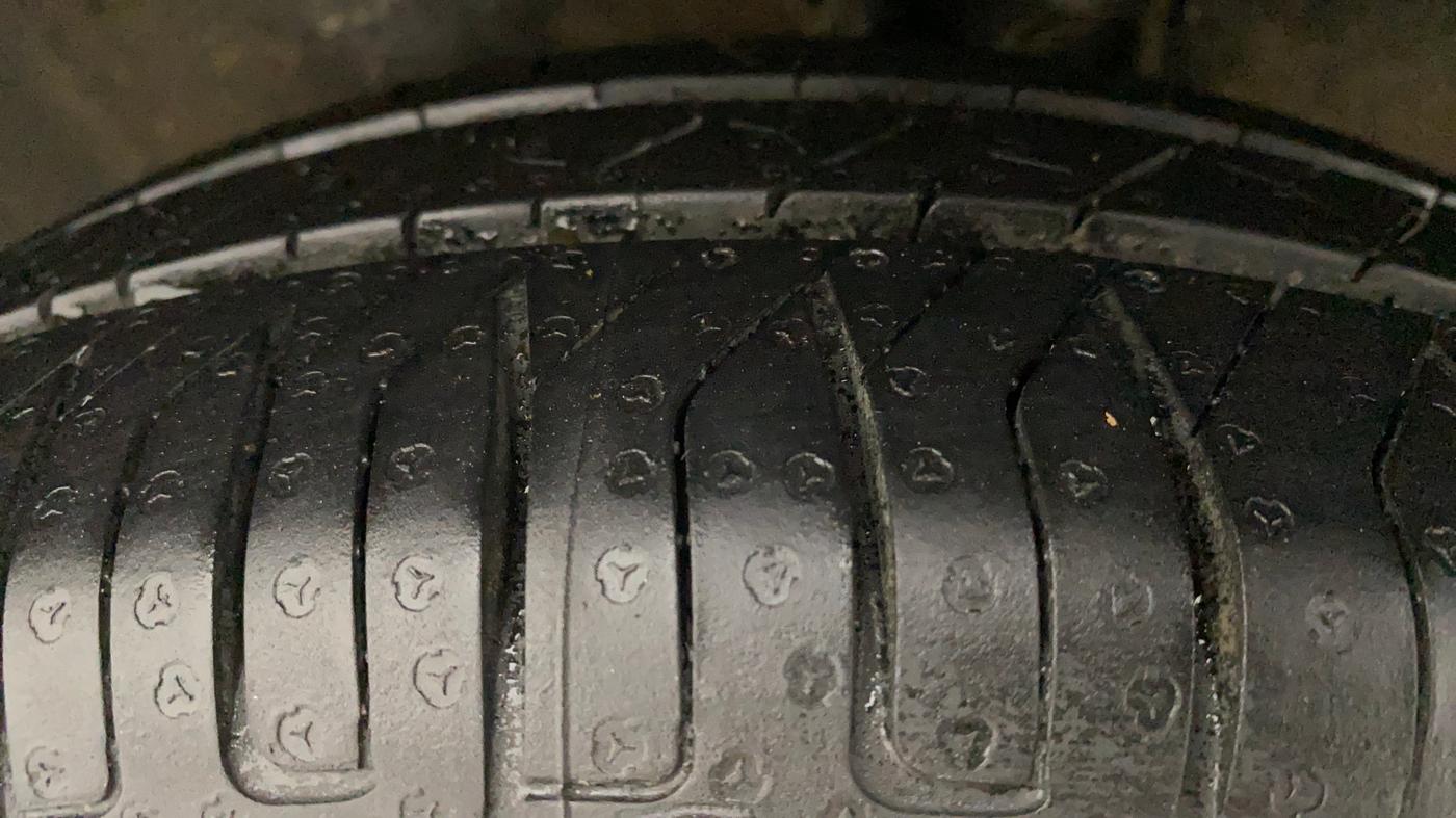 2015 Maruti Alto K10 VXI, Petrol, Manual, 38,240 km, Left Front Tyre Tread