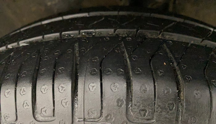 2015 Maruti Alto K10 VXI, Petrol, Manual, 38,240 km, Left Front Tyre Tread