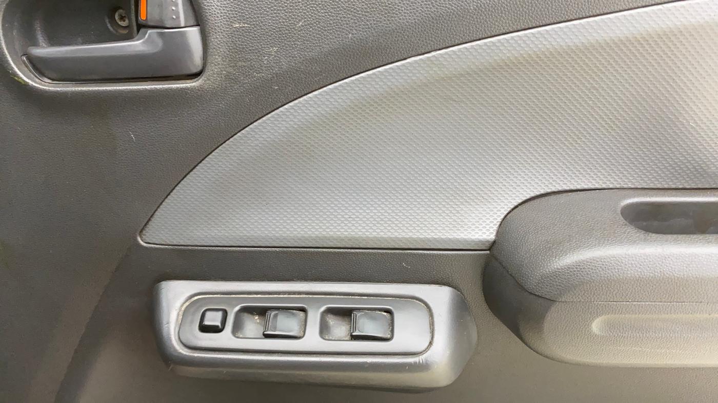 2013 Maruti Ritz LXI, Petrol, Manual, 99,195 km, Driver Side Door Panels Control