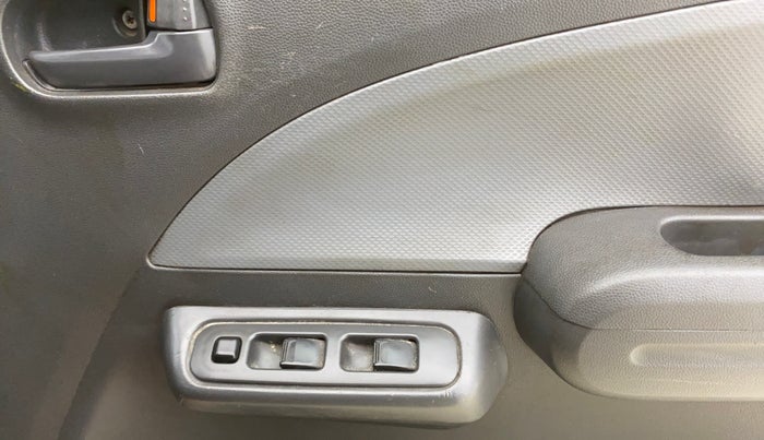 2013 Maruti Ritz LXI, Petrol, Manual, 99,195 km, Driver Side Door Panels Control