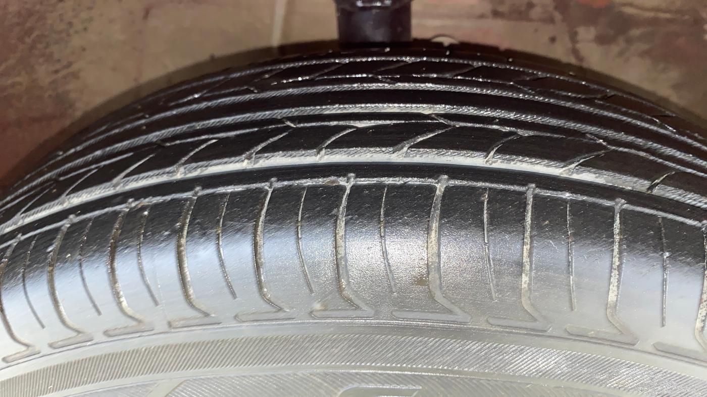 2013 Maruti Ritz LXI, Petrol, Manual, 99,195 km, Right Front Tyre Tread