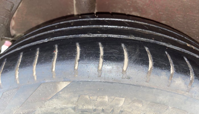 2013 Maruti Ritz LXI, Petrol, Manual, 99,195 km, Right Rear Tyre Tread