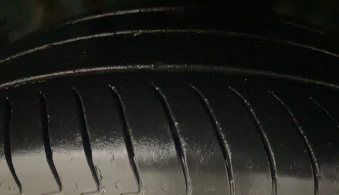 2017 Maruti IGNIS ZETA 1.2 AMT, Petrol, Automatic, 63,197 km, Right Front Tyre Tread