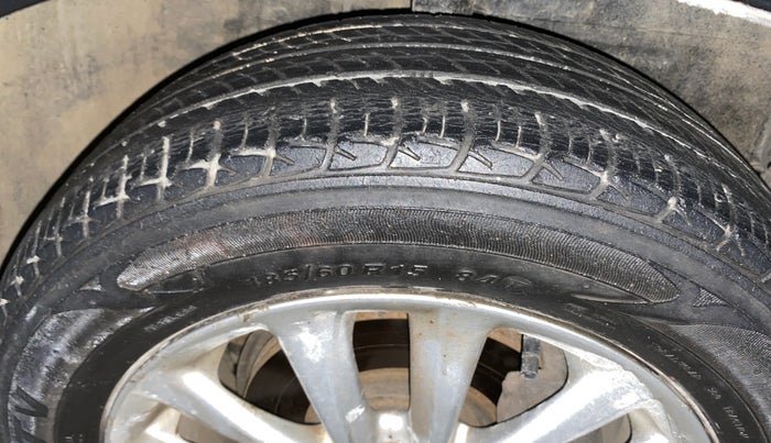 2013 Toyota Etios V, Petrol, Manual, 70,726 km, Right Front Tyre Tread