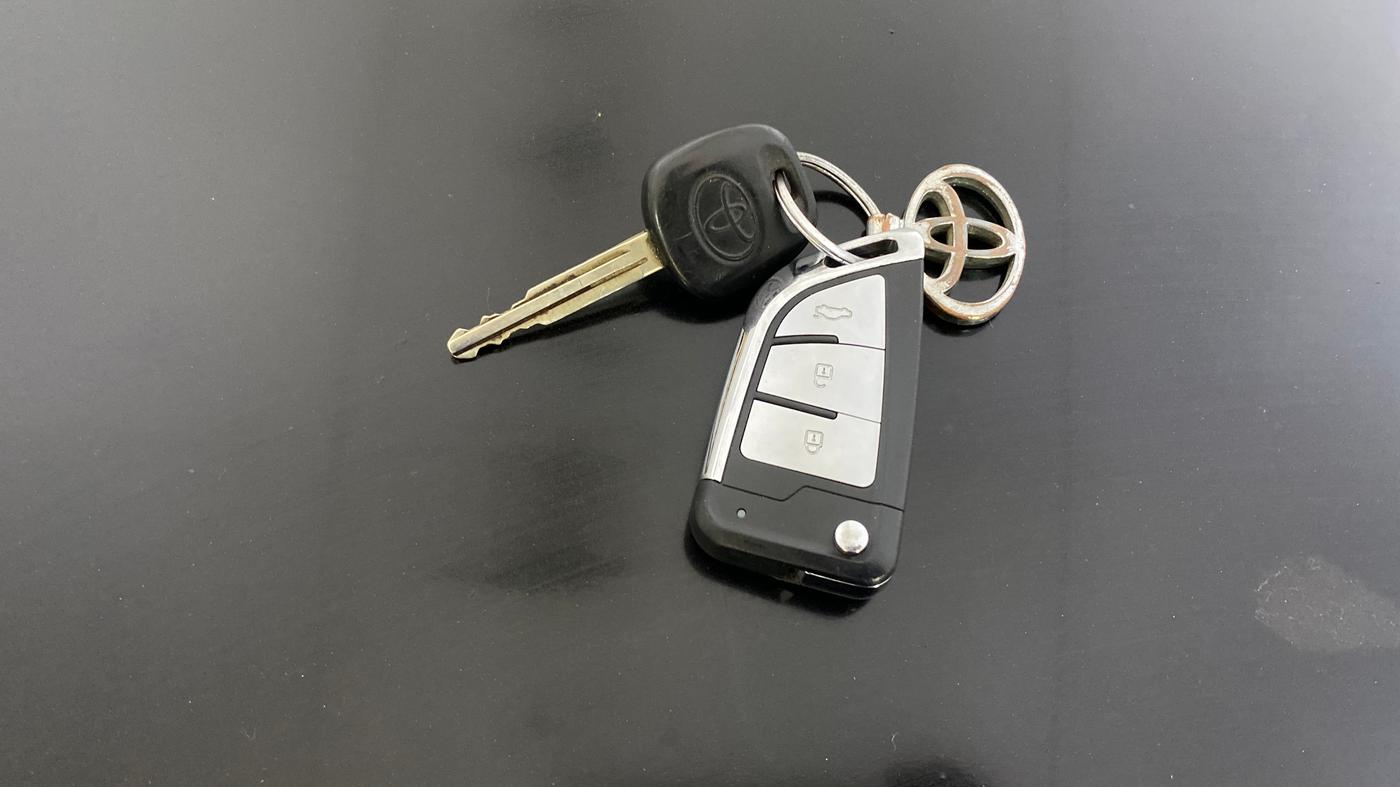 2013 Toyota Etios V, Petrol, Manual, 70,726 km, Key Close Up