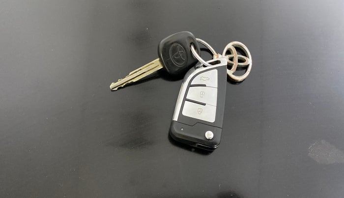 2013 Toyota Etios V, Petrol, Manual, 70,726 km, Key Close Up