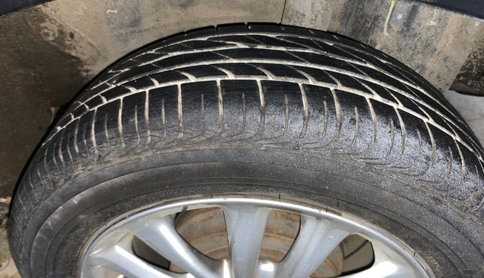 2013 Toyota Etios V, Petrol, Manual, 70,726 km, Left Rear Tyre Tread