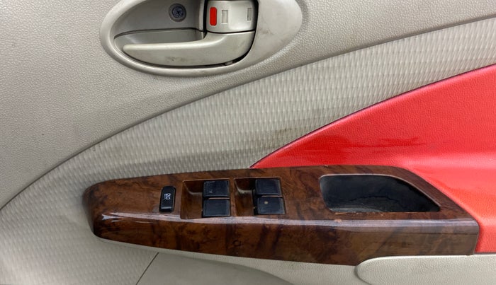 2013 Toyota Etios V, Petrol, Manual, 70,726 km, Driver Side Door Panels Control