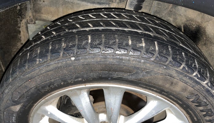2013 Toyota Etios V, Petrol, Manual, 70,726 km, Left Front Tyre Tread
