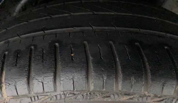2013 Honda Amaze 1.2 SMT I VTEC, Petrol, Manual, 39,214 km, Left Front Tyre Tread