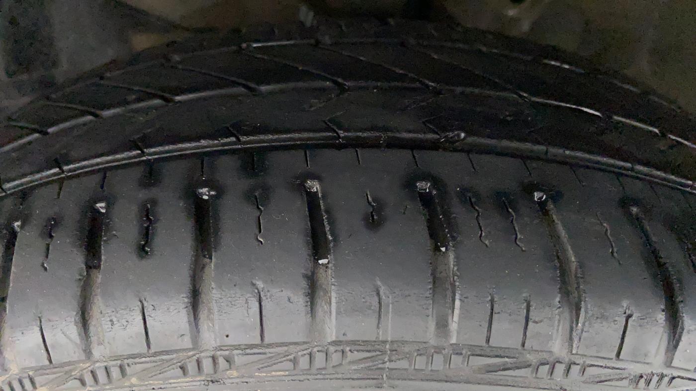 2013 Honda Amaze 1.2 SMT I VTEC, Petrol, Manual, 39,214 km, Right Front Tyre Tread