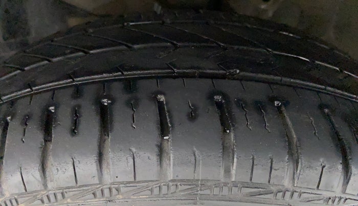 2013 Honda Amaze 1.2 SMT I VTEC, Petrol, Manual, 39,214 km, Right Front Tyre Tread