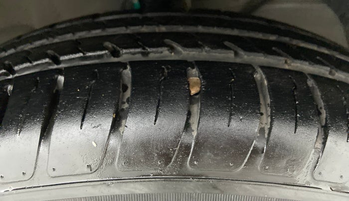 2020 Maruti Dzire VXI, Petrol, Manual, 2,323 km, Right Front Tyre Tread