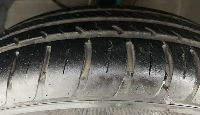 2020 Maruti Dzire VXI, Petrol, Manual, 2,323 km, Left Front Tyre Tread