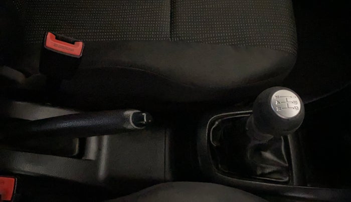 2017 Maruti Swift LXI (O), Petrol, Manual, 1,10,049 km, Gear Lever