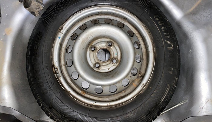 2017 Maruti Swift LXI (O), Petrol, Manual, 1,10,049 km, Spare Tyre