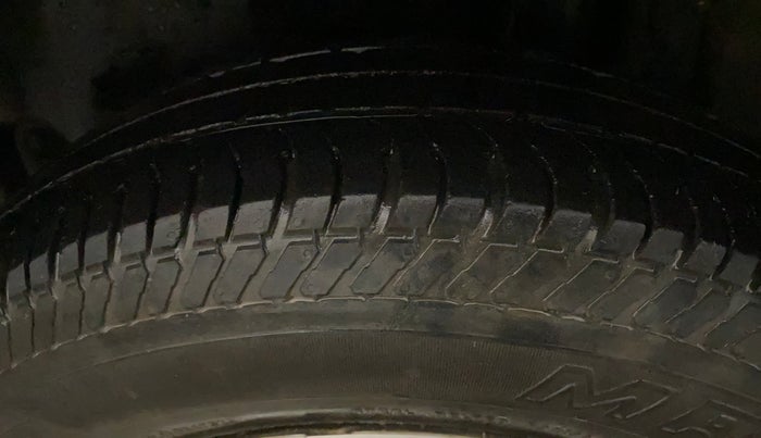 2017 Maruti Swift LXI (O), Petrol, Manual, 1,10,049 km, Left Rear Tyre Tread