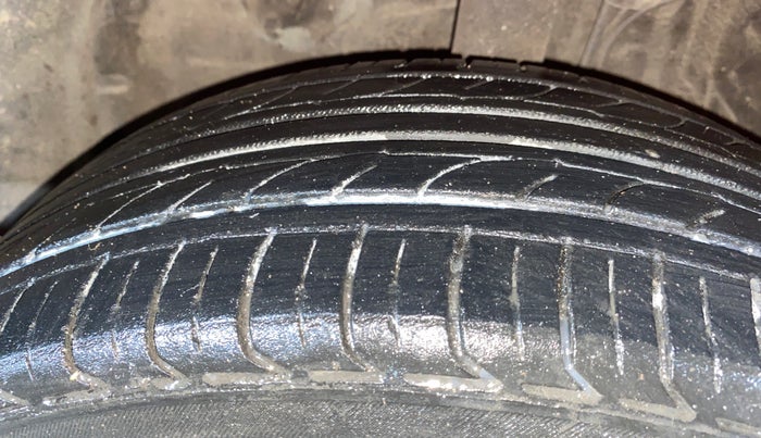 2020 Toyota YARIS VX MT, Petrol, Manual, 53,800 km, Left Front Tyre Tread