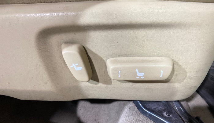 2020 Toyota YARIS VX MT, Petrol, Manual, 53,800 km, Driver Side Adjustment Panel