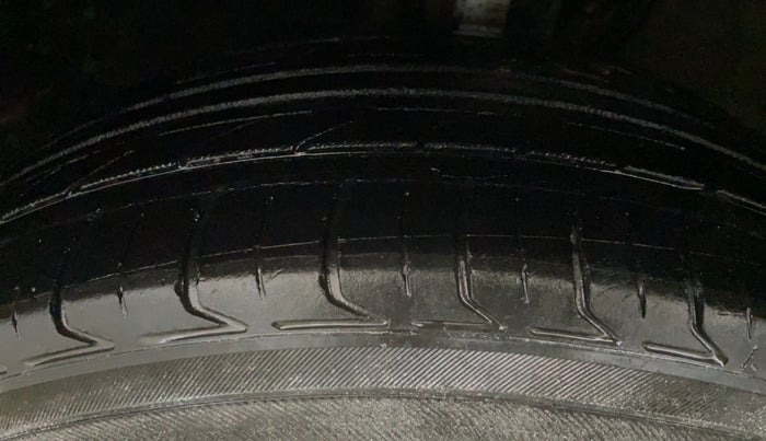 2014 Volkswagen Polo HIGHLINE1.2L, Petrol, Manual, 73,791 km, Left Front Tyre Tread