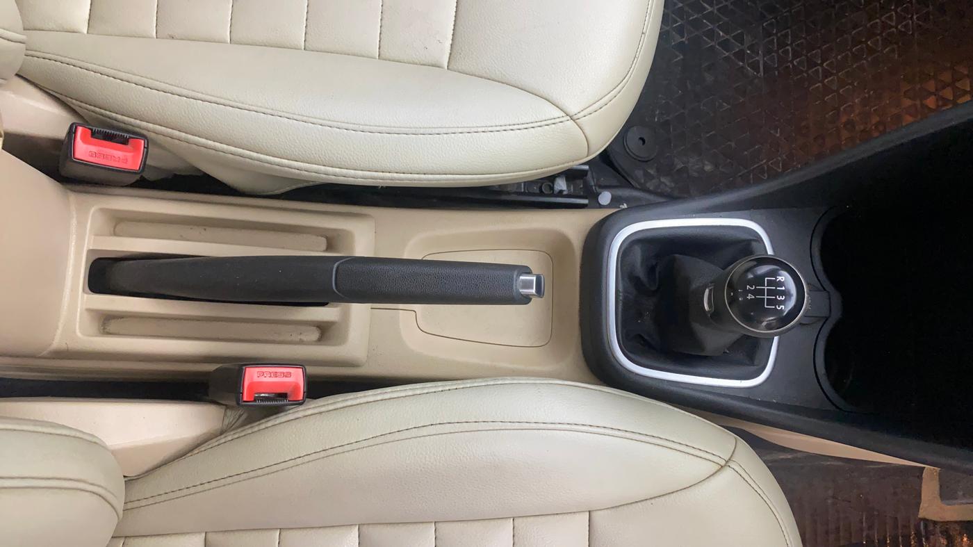 2018 Volkswagen Ameo HIGHLINE1.5L, Diesel, Manual, 1,10,747 km, Gear Lever