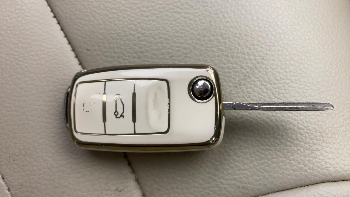 2018 Volkswagen Ameo HIGHLINE1.5L, Diesel, Manual, 1,10,747 km, Key Close Up
