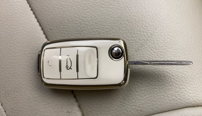 2018 Volkswagen Ameo HIGHLINE1.5L, Diesel, Manual, 1,10,709 km, Key Close Up