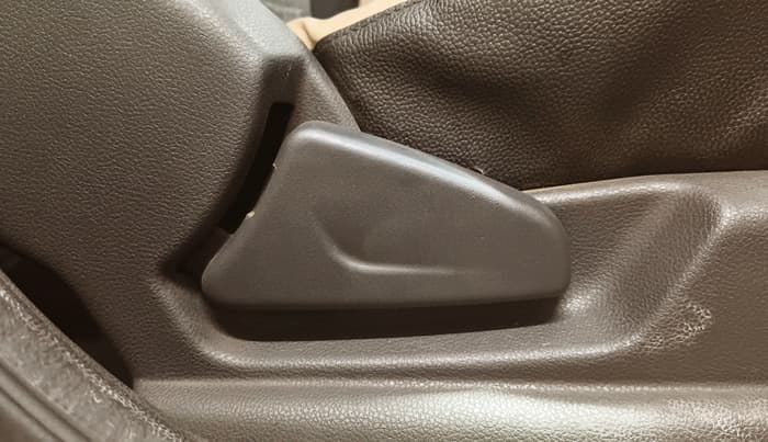 2016 Renault Kwid RXT 0.8, Petrol, Manual, 79,013 km, Driver Side Adjustment Panel