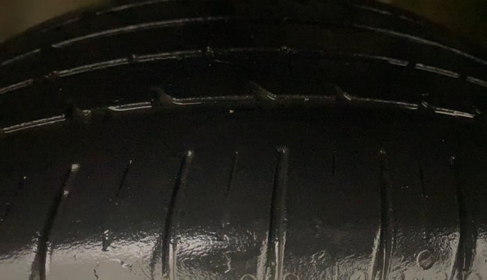 2021 Hyundai NEW I20 ASTA (O) 1.2 MT, Petrol, Manual, 63,001 km, Left Front Tyre Tread