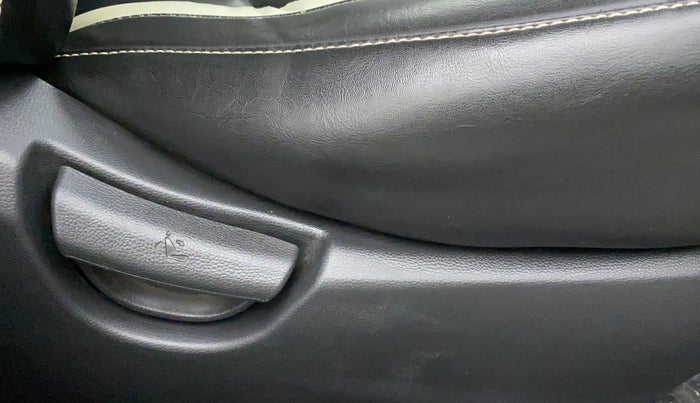 2017 Hyundai Grand i10 SPORTZ 1.2 KAPPA VTVT, Petrol, Manual, 41,236 km, Driver Side Adjustment Panel