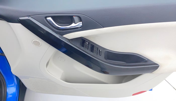 2020 Tata NEXON XZA PLUS (O) PETROL, Petrol, Automatic, 42,362 km, Driver Side Door Panels Control