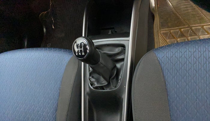 2019 Maruti Baleno ZETA PETROL 1.2, Petrol, Manual, 59,228 km, Gear lever - Boot cover slightly torn