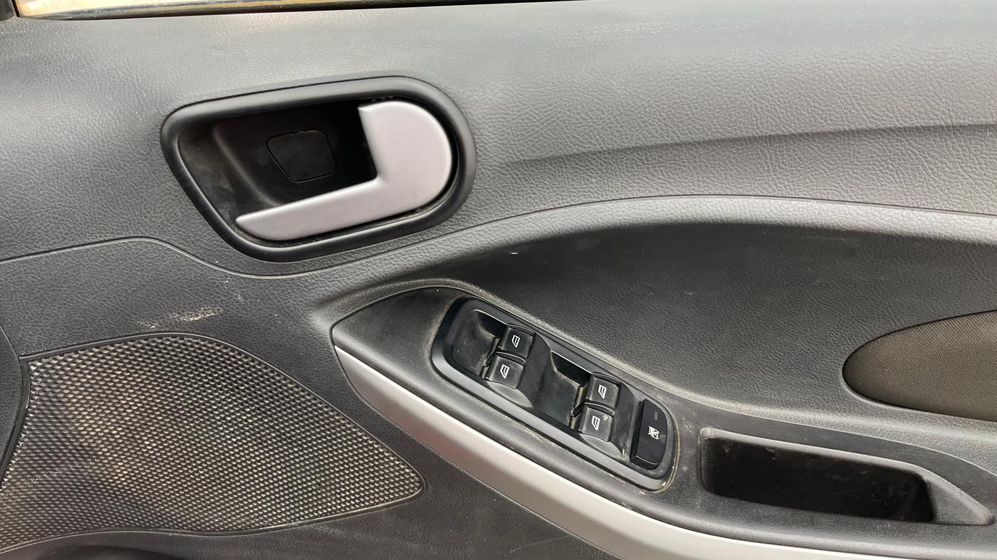 2016 Ford New Figo TREND 1.2 PETROL, Petrol, Manual, 67,852 km, Driver Side Door Panels Control