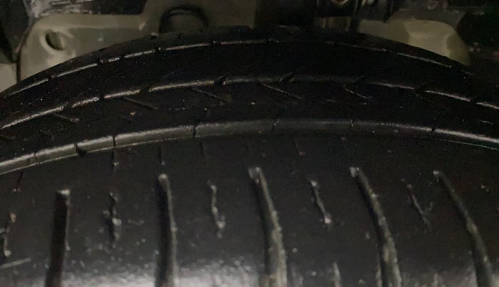 2015 Ford Figo Aspire TITANIUM 1.5 PETROL AT, Petrol, Automatic, 76,881 km, Left Front Tyre Tread
