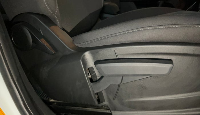 2025 Tata PUNCH Adventure Plus, Petrol, Manual, 17,183 km, Driver Side Adjustment Panel