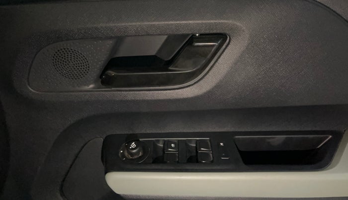 2025 Tata PUNCH Adventure Plus, Petrol, Manual, 17,183 km, Driver Side Door Panels Control