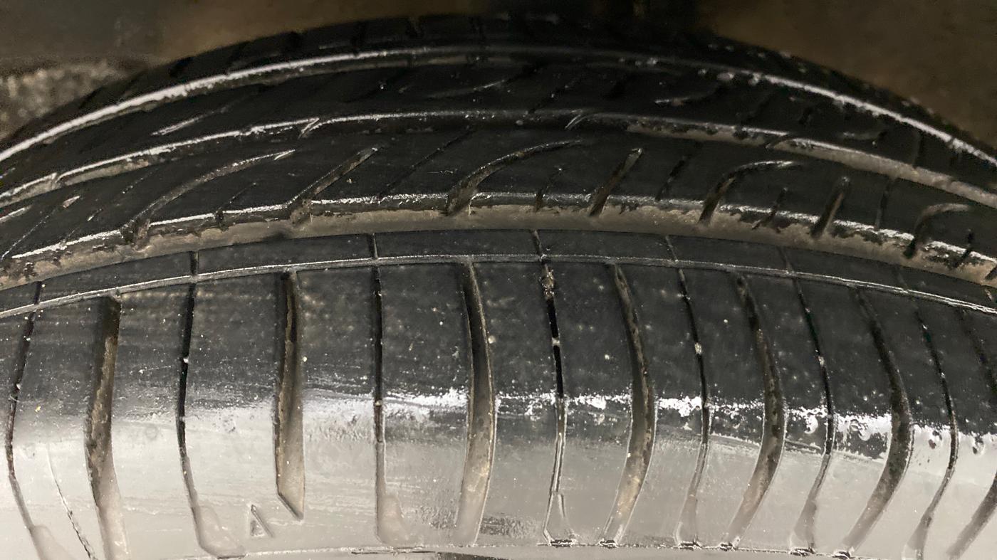 2014 Maruti Wagon R Stingray VXI, Petrol, Manual, 65,843 km, Left Front Tyre Tread