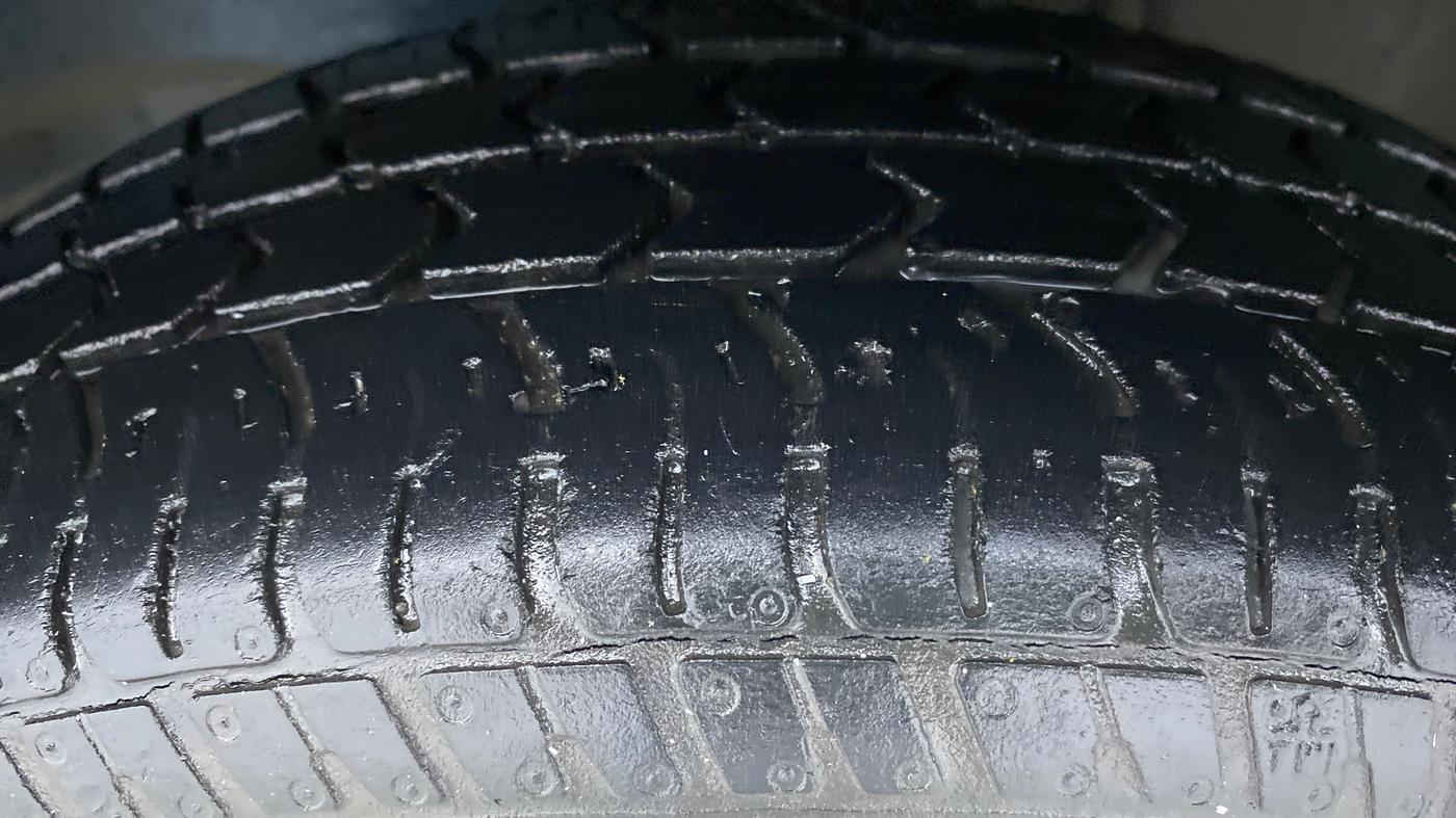 2015 Maruti Alto K10 VXI P, Petrol, Manual, 14,732 km, Left Front Tyre Tread