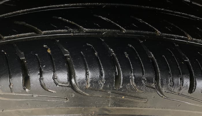 2019 Renault TRIBER RXL MT, Petrol, Manual, 1,06,095 km, Right Rear Tyre Tread