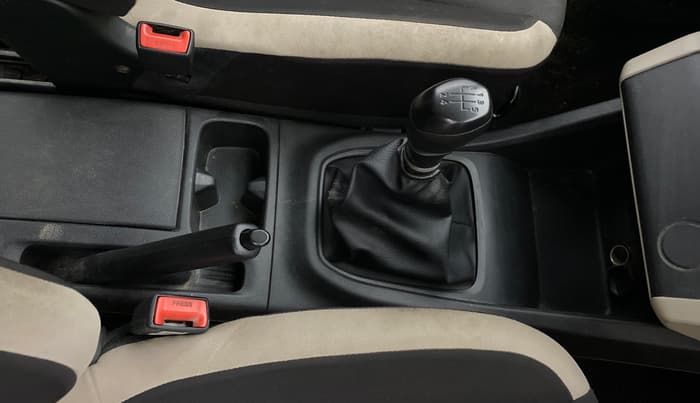 2019 Renault TRIBER RXL MT, Petrol, Manual, 1,06,095 km, Gear Lever