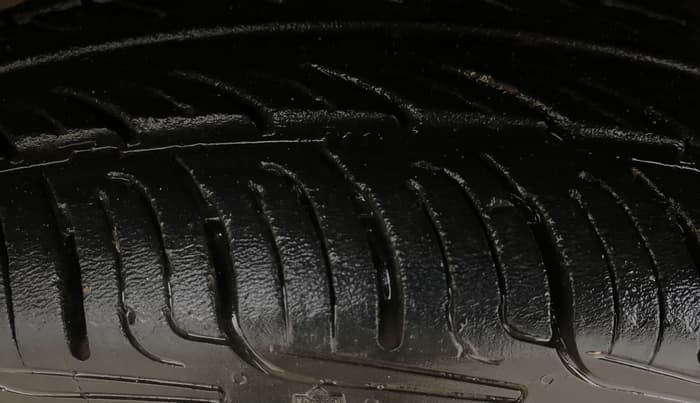 2019 Renault TRIBER RXL MT, Petrol, Manual, 1,06,095 km, Left Front Tyre Tread