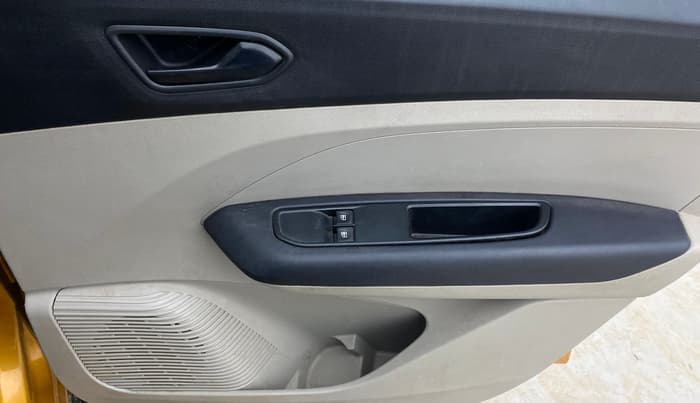 2019 Renault TRIBER RXL MT, Petrol, Manual, 1,06,095 km, Driver Side Door Panels Control