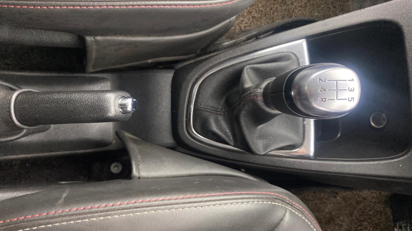 2019 Renault Captur PLATINE PETROL DUAL TONE, Petrol, Manual, 1,03,104 km, Gear Lever