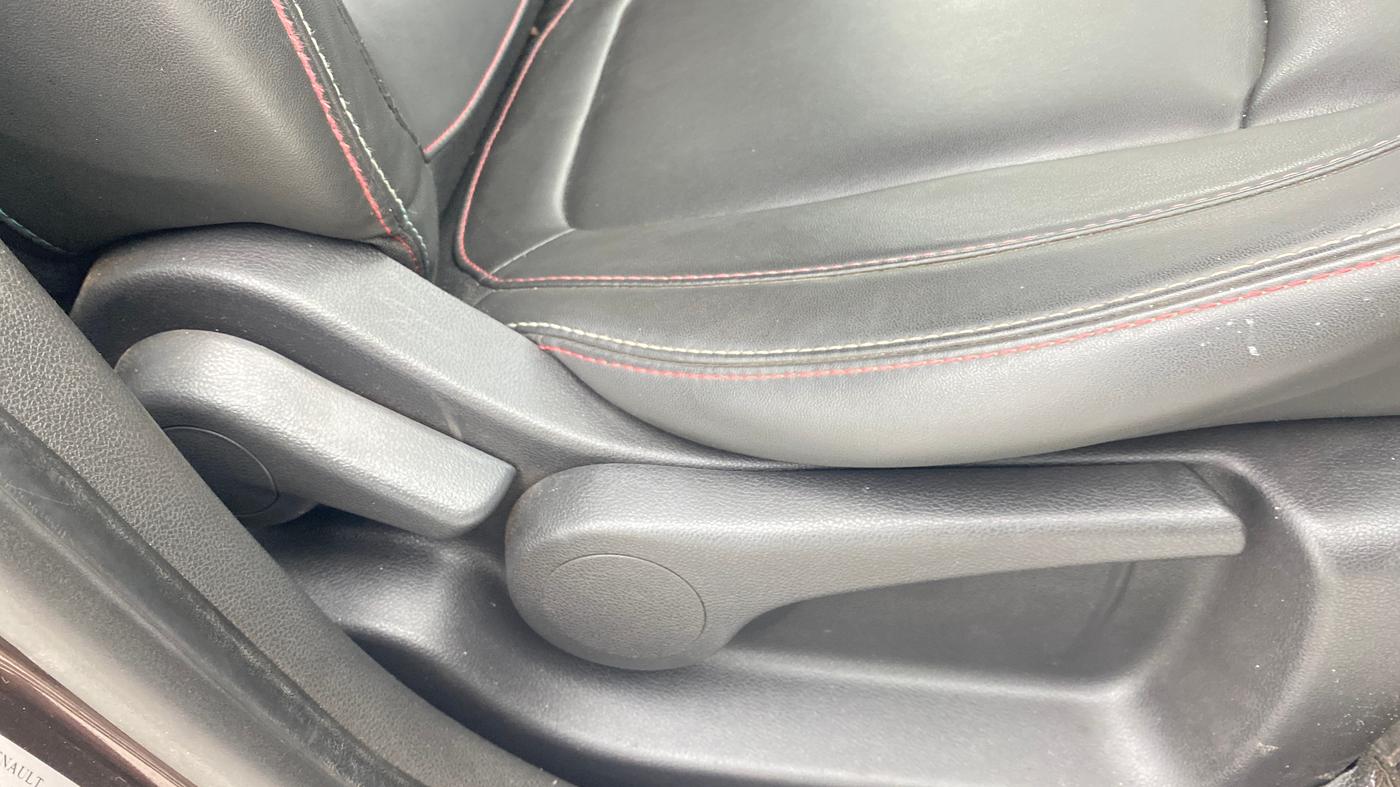 2019 Renault Captur PLATINE PETROL DUAL TONE, Petrol, Manual, 1,03,104 km, Driver Side Adjustment Panel