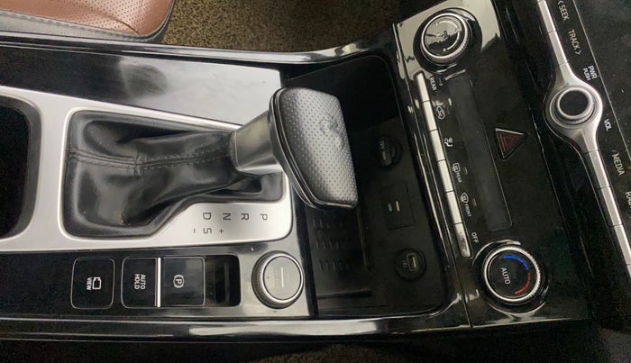 2021 Hyundai ALCAZAR PLATINUM (O) 6STR 2.0 AT, Petrol, Automatic, 79,345 km, Gear Lever